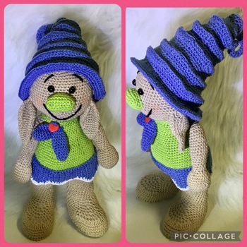 Calen, die Waldelfe ist meine erste gekaufte Amigurumianleitung.
Herzlichen Dank an Petra Klein für die ganz tolle Anleitung. Ich bin gut damit klargekommen und die kleine Elfe ist mir in der Häkelwoche ans Herz gewachsen. Nun wechselt sie zu meiner 4 jährigen Enkeltochter.