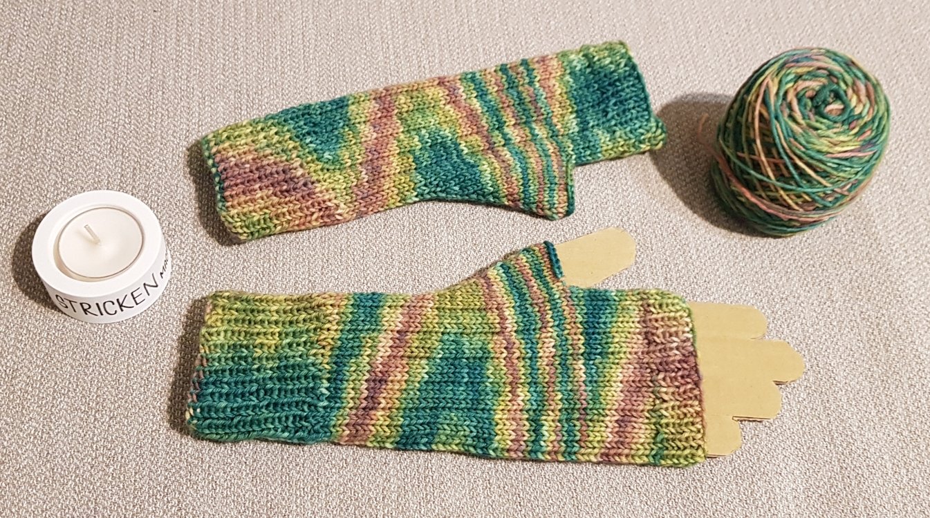 Handstulpen - Pulswärmer - mit Daumen - Strickanleitung