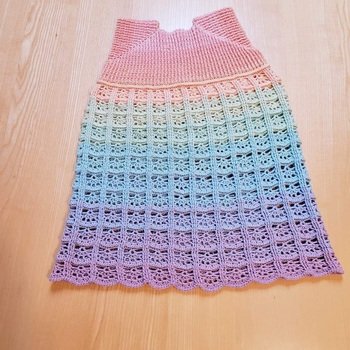 ich bin eigentlich eher eine Strickerin, aber mit dieser tollen Anleitung habe ich mein erstes Häkelprojekt seit vielen Jahren gemacht. Die Anleitung ist gut verständlich geschrieben.