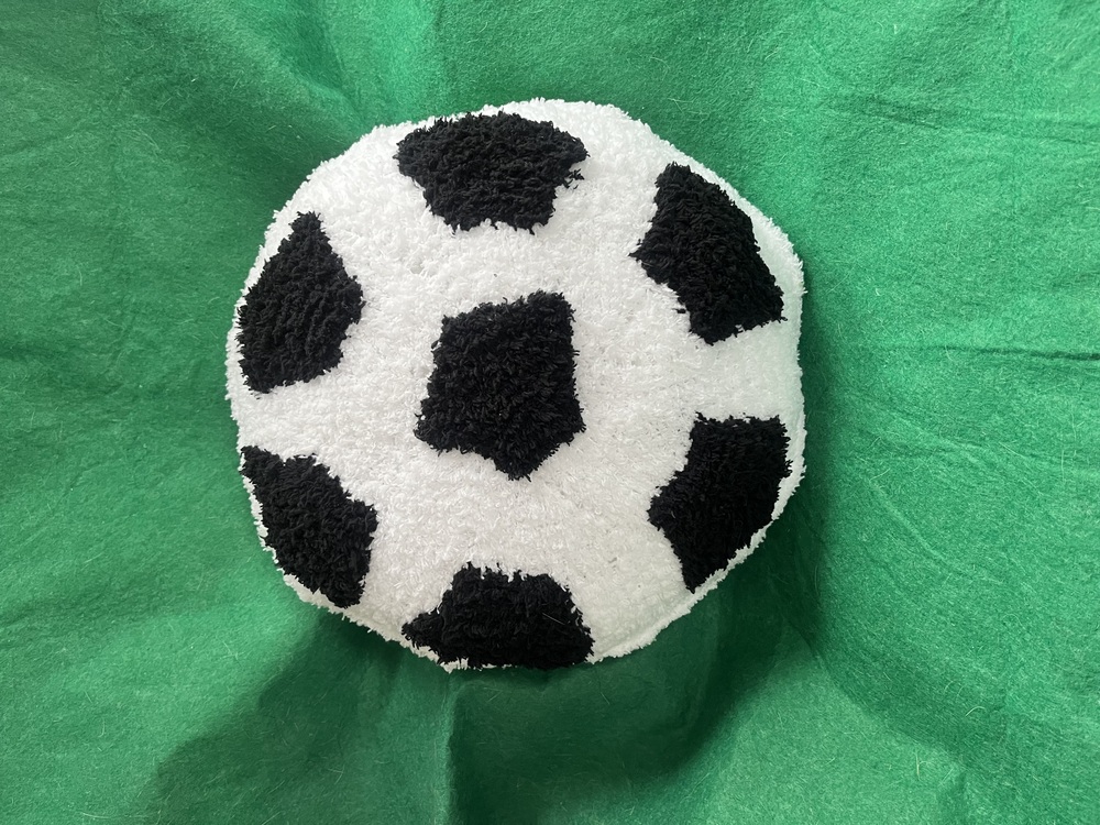 Fussball Kuschelkissen - Strickanleitung