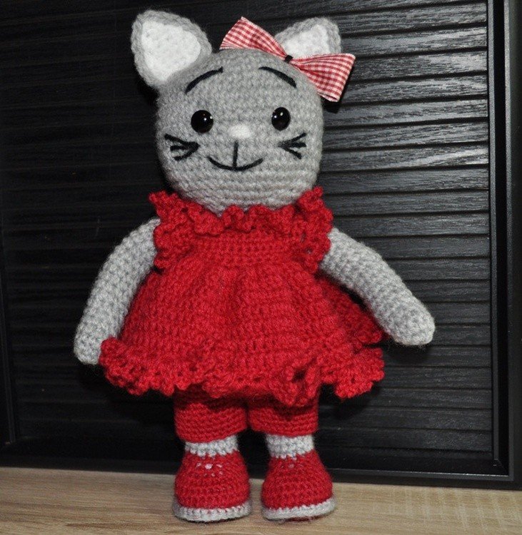 Amigurumi Katze mit Rüschen Kleid 17 cm Groß ( 19 cm mit Ohren )