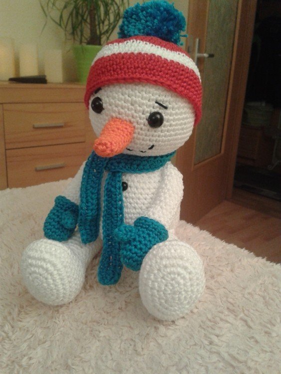 Schneemann mit Handschuhen Häkelanleitung