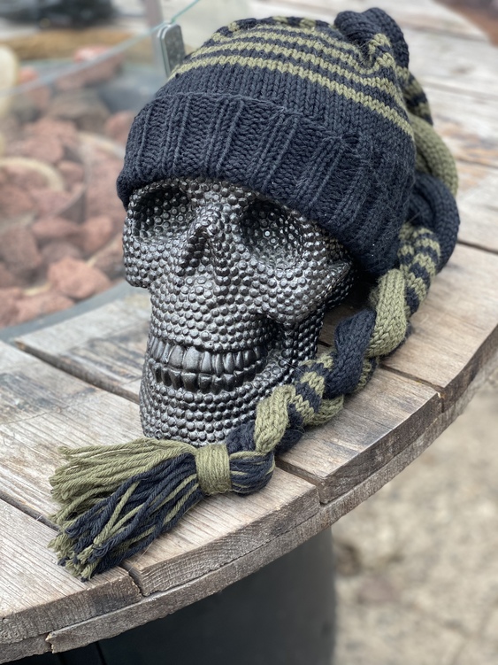 GESTRICKTE Mütze LUKAS mit geflochtenen Zopf