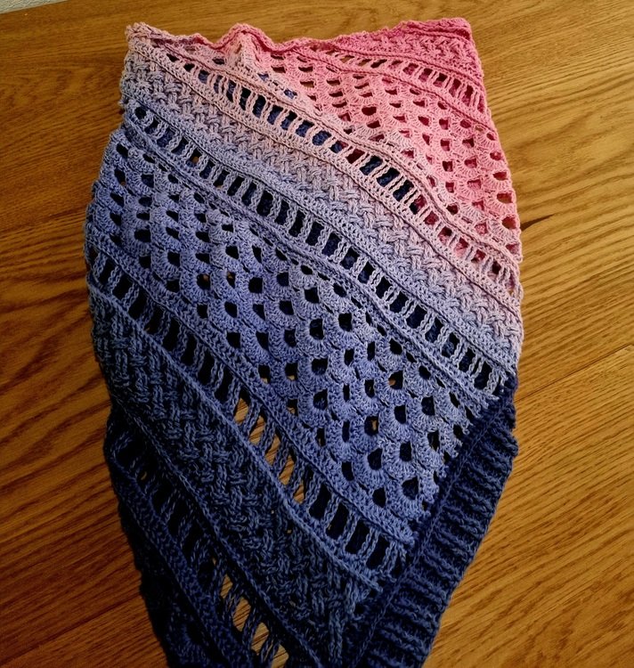 Crochhet Pattern Triangular Scarf &quot;Endeis&quot;