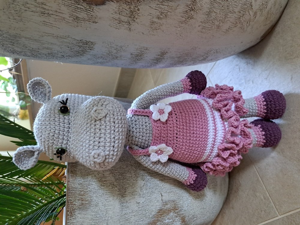 Miss Nelly - crochetpattern hippo