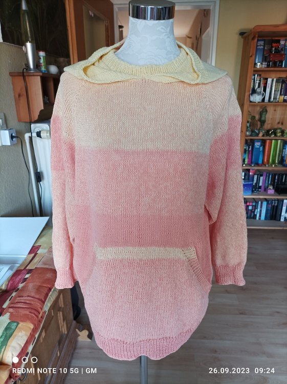 Be-hütet, Pullover mit Kapuze und Bauchtasche