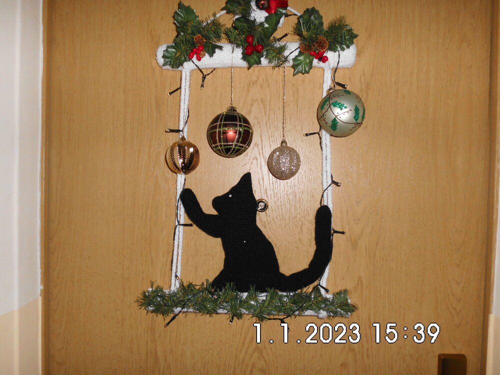 Häkel-Deko Kleine, dicke Weihnachts-Katze - Hängedeko für Tür &amp; Wand