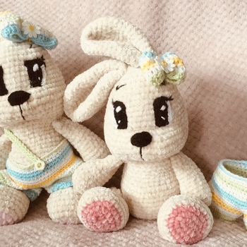 …noch 2 Hoppelhäschen…. Anleitung nach:@olga.Usolya Süße Hasen Häkelanleitung Amigurumi Spielzeug (Kaninchen)