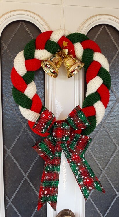 Door Wreath Christmas, Something Different - Crochet Pattern