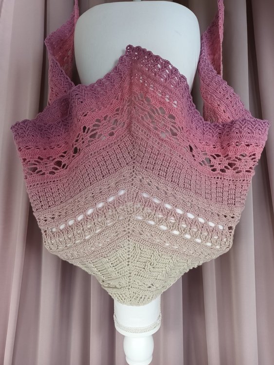 Triangular scarf „Chaloma BE“ – Crochet Pattern