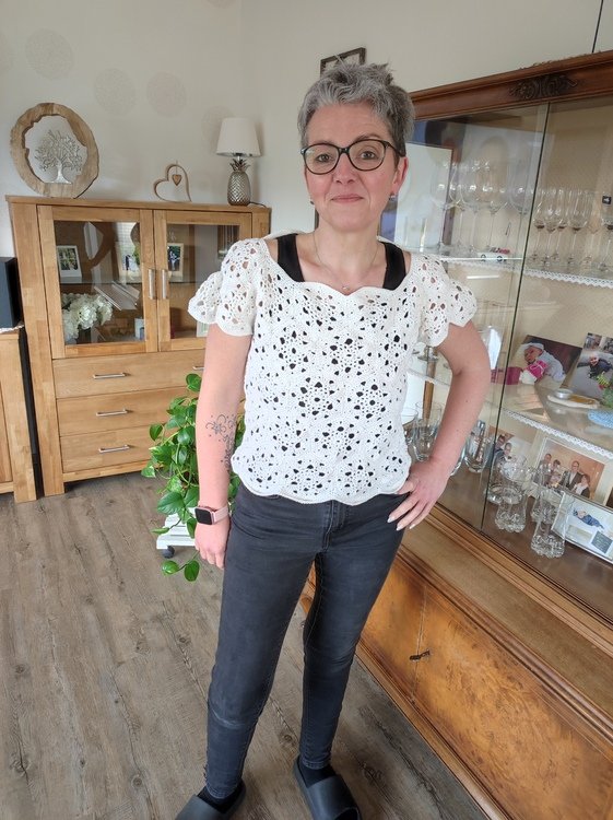 a Shirt made of hexagons (Belly cheat No 2) crochet pattern