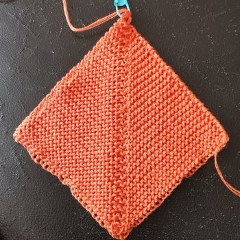 Leider sieht bei mir der erste Teil so aus, was hab ich falsch gemacht? Hab für Größe 42/44 30 Maschen, mm und wieder 30 maschen und jede 2. Reihe 2 m zusammengestrickt