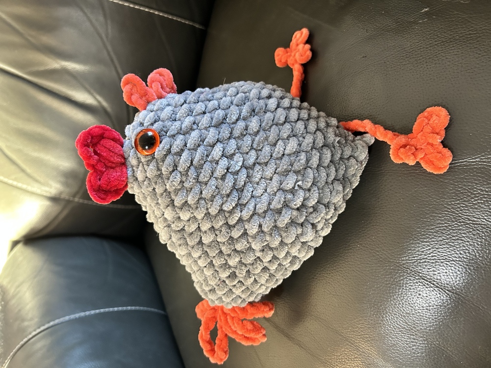 &quot;Sweet Big Chicks&quot; - Crochet pattern for hens to cuddle