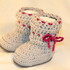 Elegant grey booties with a bow in 4 different sizes (3,5, 4, 4,5 and 5 inches) chrochet pattern