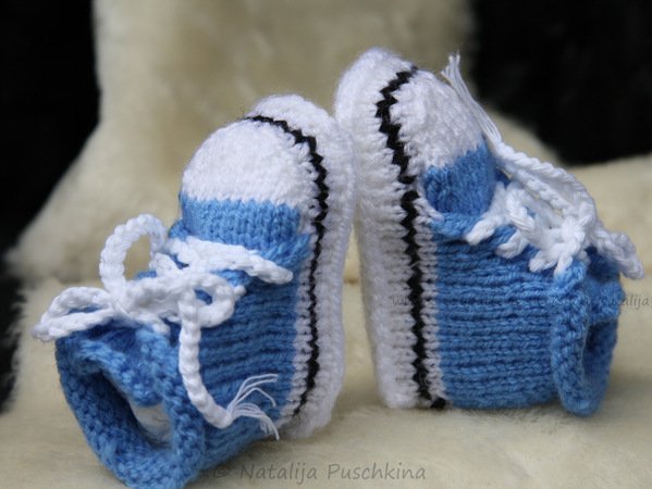 knitted baby shoes