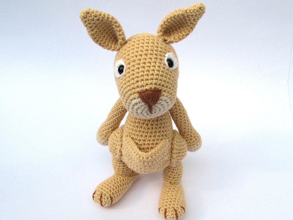 Mama Kangaroo Amigurumi Crochet Pattern - Photos and pictures