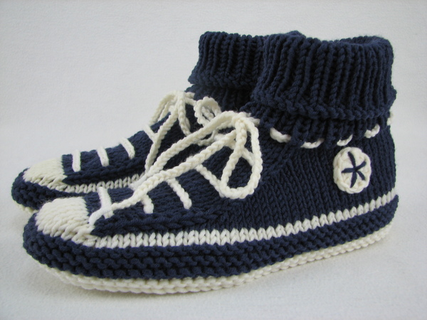 Knit: house shoes / slippers // sneaker style