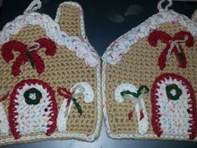 https://www.crazypatterns.net/uploads/cache/items/2016/06/16138/gingerbread-houses-potholders-pdf-pattern-220x165.jpg