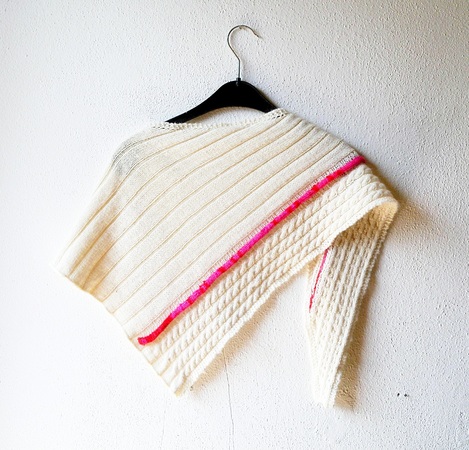 Triangle-shaped shawl knitting pattern 