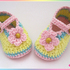 Häkelanleitung: Babyschuhe mit Blume (Frühchen bis 1 Jahr)