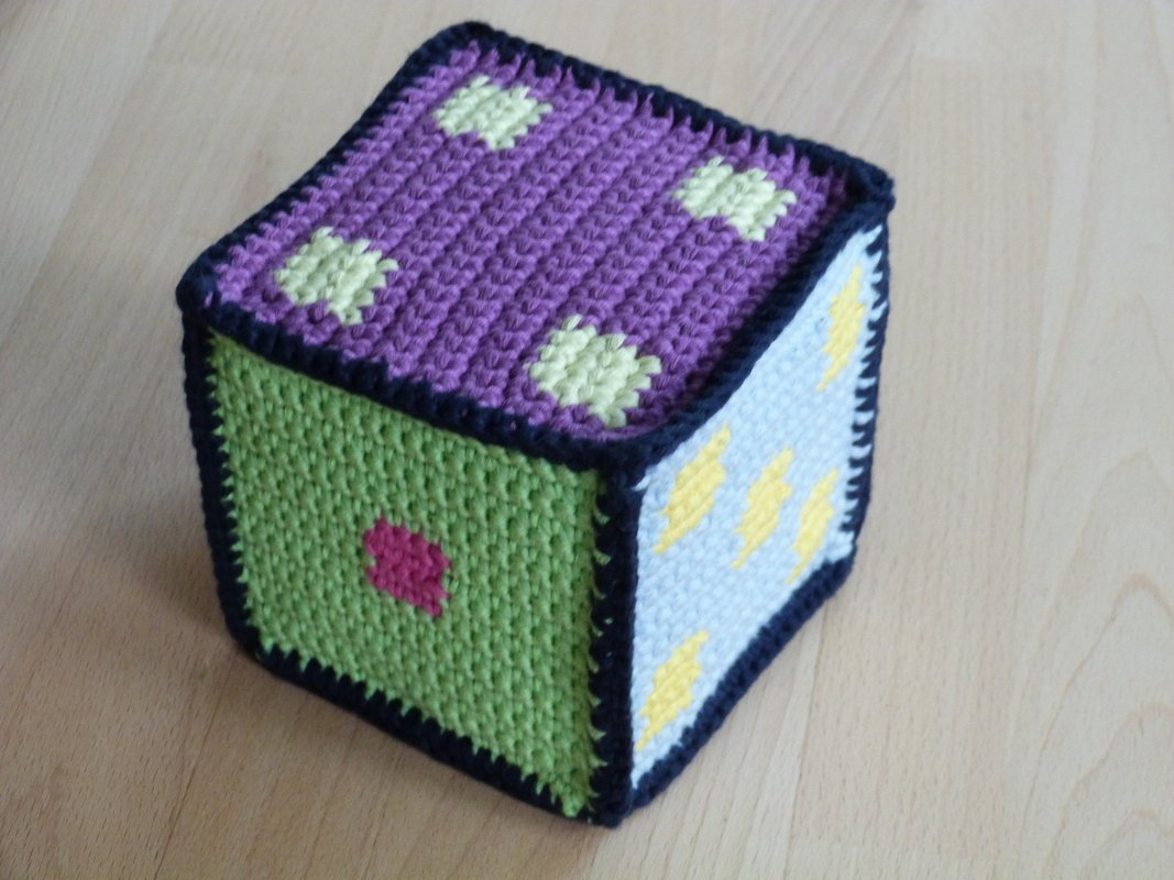 Crochet pattern for a cube with numbers - Photos and pictures