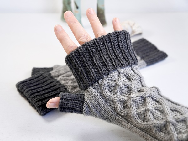 Easy and Quick Fingerless Gloves – Prims -N- Stitches