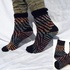 Socken im einfachen Muster, jeder Rd wird mit nur 1 Faden gestrickt !