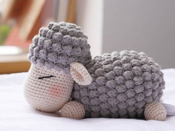 Crochet pattern lamb Frieda with music box