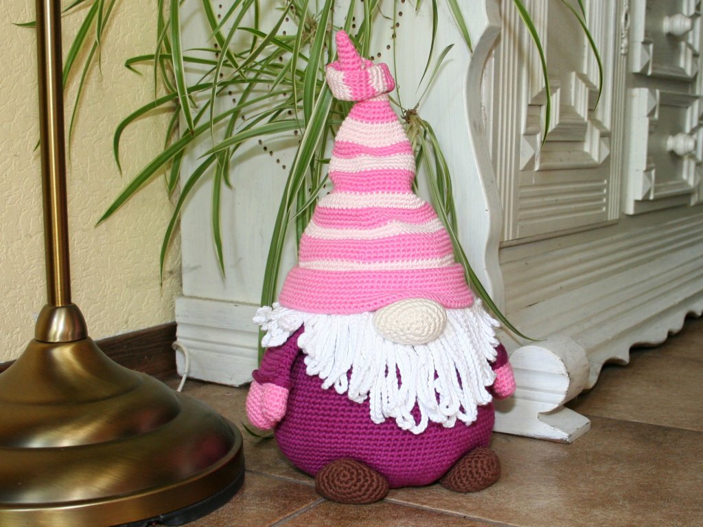 Gnome Doorstop, Decoration Crochet Pattern Photos and pictures