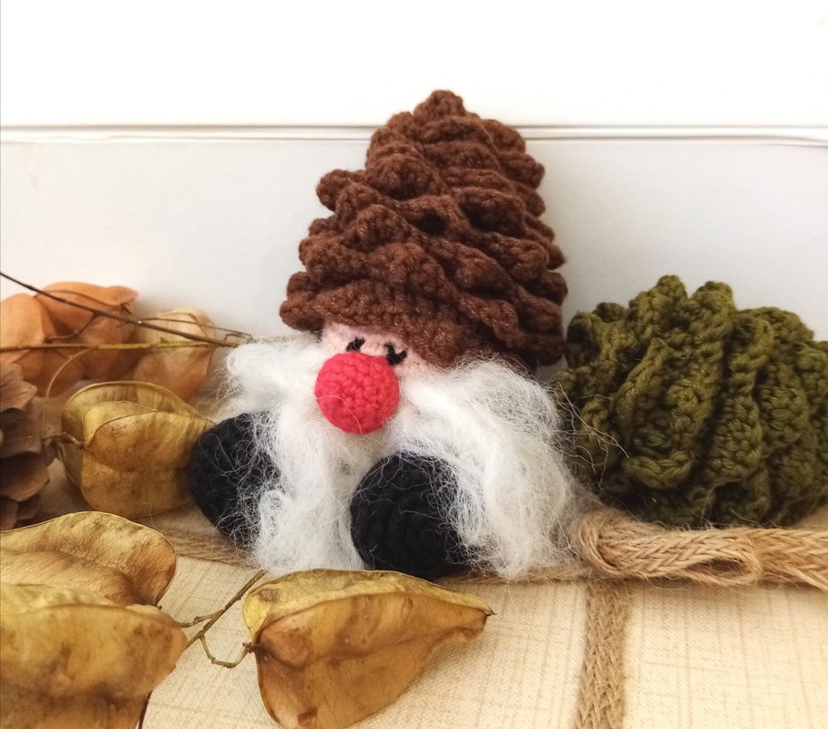 Pine Cone Gnome. Crochet pattern Photos and pictures