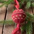 Anleitung Gestrickte Weihnachtskugel in Rot und Gold