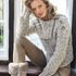 Strickanleitung: Melierter Pulli in Sand-Rost mit Schulter-Knopfblende