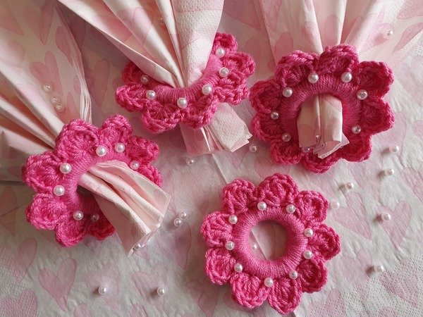 Häkelanleitung Serviettenring Blume mit Perlen zum Muttertag!