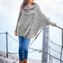 Strickanleitung: Graumelierte Oversize-Jacke in Fledermausform