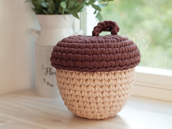 Acorn basket bag