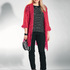 Quer getrickte rote Mohairjacke mit Zopfmuster