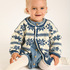 Strick-Set aus Babyjacke und -hose im Jacquardmuster in Natur und Jeans