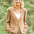 Camelfarbene Flauschjacke mit Zopfmuster