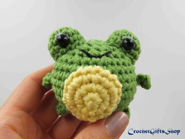 Crochet Frog Pattern , Pocket Size, Crochet Pattern Mini Frog Plushie, Bag  Charm, Car Decor, Keychain pattern Crochet pattern by marisabel