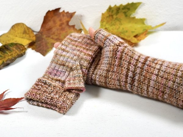 Simple but versatile fingerless mitts free knitting pattern – The