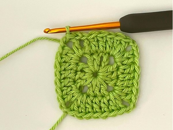 How to Crochet a Solid Granny Square Step-by-Step in 2024  (Beginner-Friendly!)