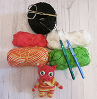 Blog content image for 'Crochet pig with collar'