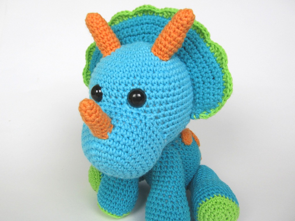 Hatching Triceratops amigurumi pattern 