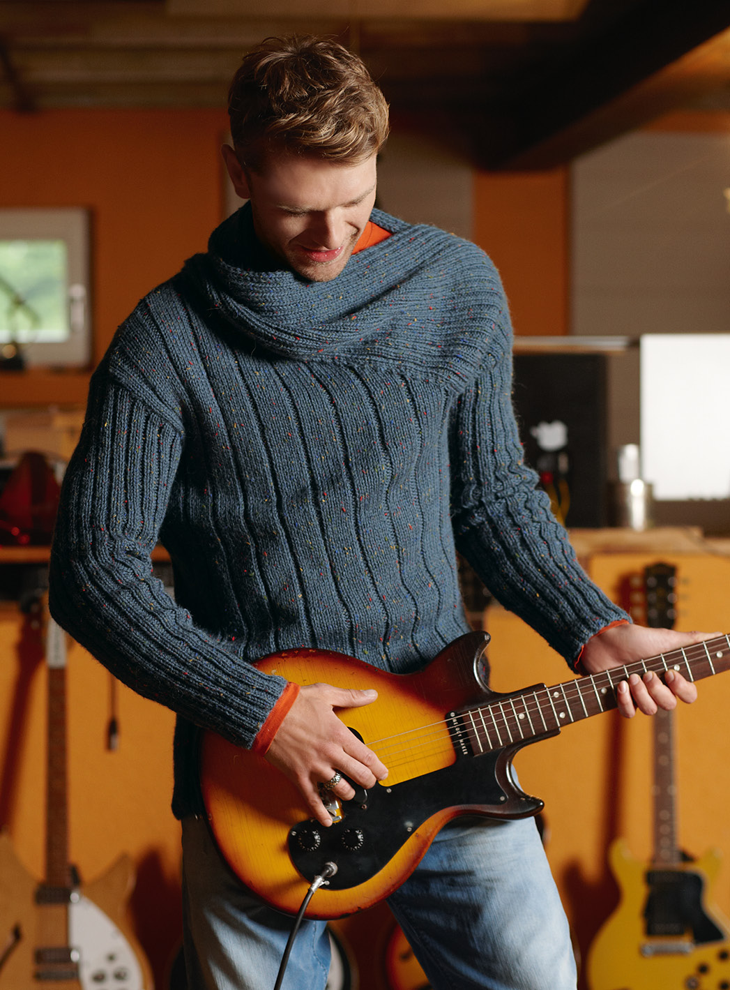 Вязанные мужские свитера на спицах