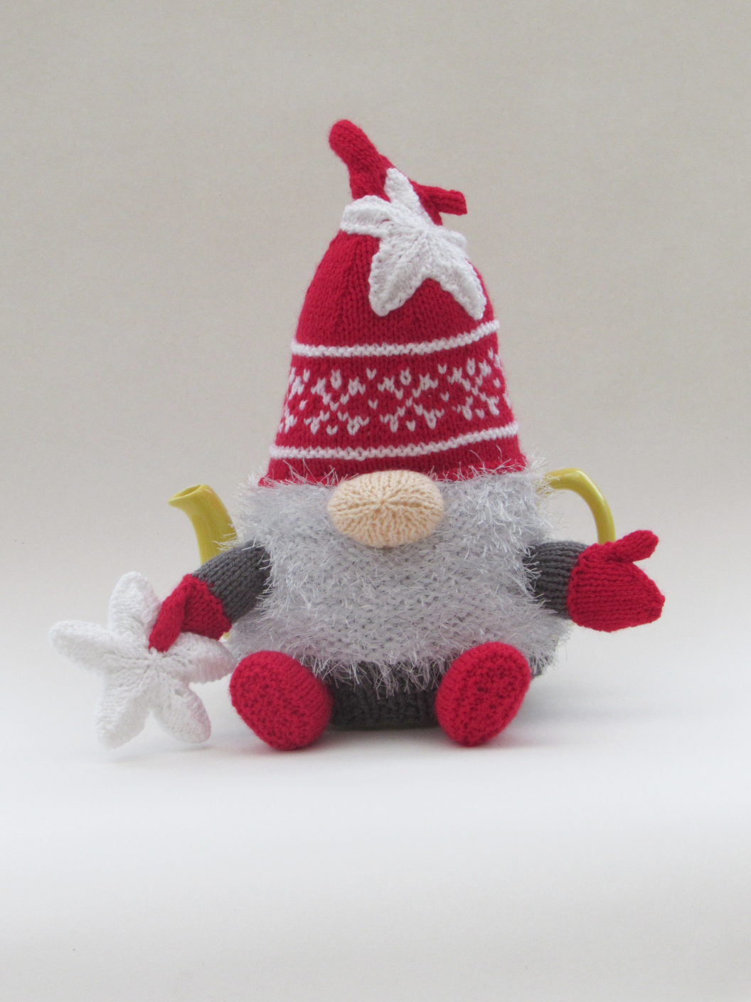 Christmas Gnome Tea Cosy Knitting Pattern