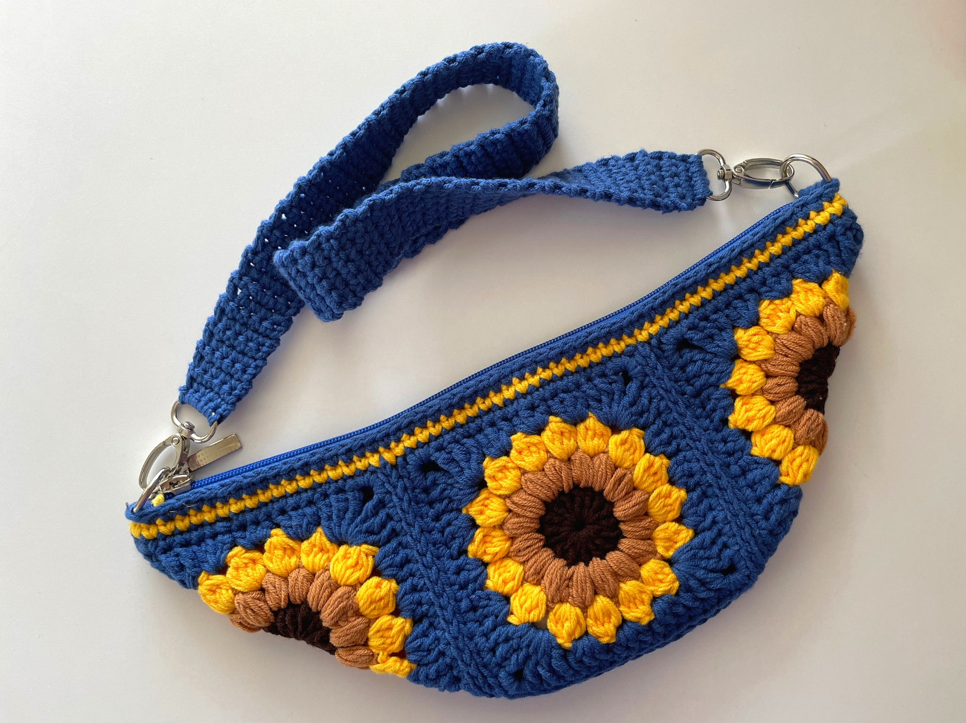 Sunflower sling bag crochet pattern, granny square crossbody purse bag7