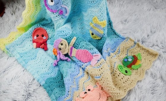 Undersea crochet baby blanket with appliques